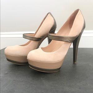 Jessica Simpson platform heel